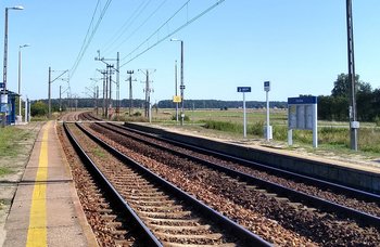 Przystanek Sarnów, perony, tory. fot. Dawid Markut