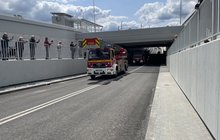 Straż Pożarna przejeżdza po nowym tunelem pod torami w Sulejówku, fot. Anna Znajewska-Pawluk