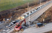 Budowa nowego peronu na przystanku Brzeźnica Bychawska.