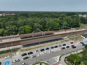 Nowy parking przy stacji w Zielonce – wygodniej z samochodu na pociąg , parking w Zielonce przy stacji kolejowej z lotu ptaka, A.Lewandowski, P.Mieszkowski