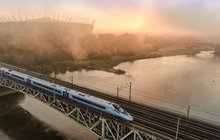 Pociąg Pendolino jadący po moście średnicowym w Warszawie fot. Paweł Mieszkowski