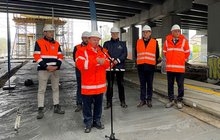 Prezes zarządu PLK SA, Ireneusz Merchel wypowiada się podczas briefingu na nowo budowanym peronie Warszawa Gocławek, fot. Anna Znajewska-Pawluk
