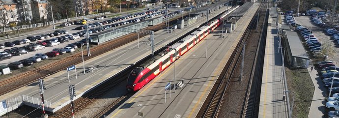 Stacja Otwock Widok z góry na pociag na stacji Otwock, fot. A.Lewandowski, P.Mieszkowski