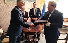 Łomża - podpisanie umowy na rewitalizację linii kolejowej fot Tomasz Łotowski PKP Polskie Linie Kolejowe SA
