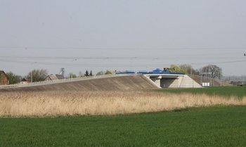 Szarfę przecinają : Andrzej Krawczyński dyrektor projektu PKP PLK S.A., Zbigniew Szafrański prezes zarządu PKP Polskie Linie Kolejowe S.A., Ryszard Świlski – członek zarządu województwa pomorskiego, Roman Rezmerowski – wójt gminy Tczew, Józ