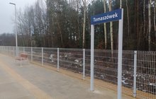 Przystanek Tomaszówek, peron, wiata, ławka, fot. Przemysław Kiełek PLK (1)