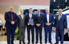 Przedstawiciele spółek zależnych i prezes PLK.