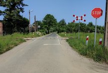 Droga do przejazdu kolejowo-drogowego w miesjcu nowego przystanku Dąbrowa Chełmińska. fot. Jacek Gackowski PLK