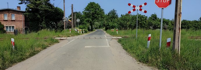 Droga do przejazdu kolejowo-drogowego w miesjcu nowego przystanku Dąbrowa Chełmińska. fot. Jacek Gackowski PLK
