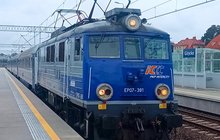 Pociąg IC Hańcza przy peronie stacji Giżycko. fot. Piotr Sydov PKP Intercity 1