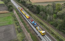 Pociąg sieciowy na nowym torze, wymiana sieci trakcyjnej fot. Paweł Mieszkowski, Artur Lewandowski