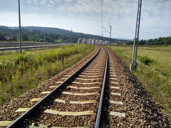 Lokalizacja nowego przystanku Dąbrówka Jezioro Mucharskie, widok torów na l.nr 97 Skawina - Żywiec, fot. Magdalena Jagła