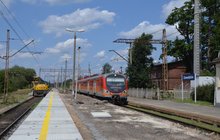 Pociąg PolRegio na modernizowanym przystanku Zawadzkie. Fot. M. Pabiańska