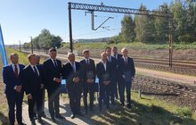 Uczestnicy briefingu prasowego w Niedźwiedziu fot. Piotr Hamarnik