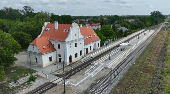 Widok z góry na perony na stacji Płońsk. fot. Paweł Mieszkowski