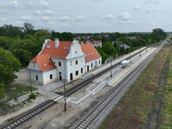Widok z góry na perony na stacji Płońsk. fot. Paweł Mieszkowski