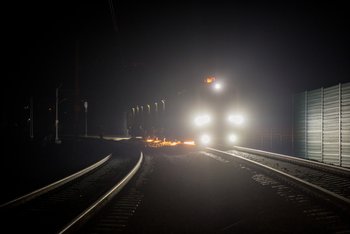 Nocne szlifowanie szyn, fot. Łukasz Hachuła