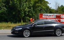 Akcja Bezpieczny Piątek we Wrocławiu na przejeździe kolejowo- drogowym ul. Zwycieska. Fot. M. Pabiańska 21.06.24