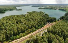 Augustów Port widok z drona na przystanek kolejowy. fot. Artur Lewandowski PKP Polskie Linie Kolejowe SA