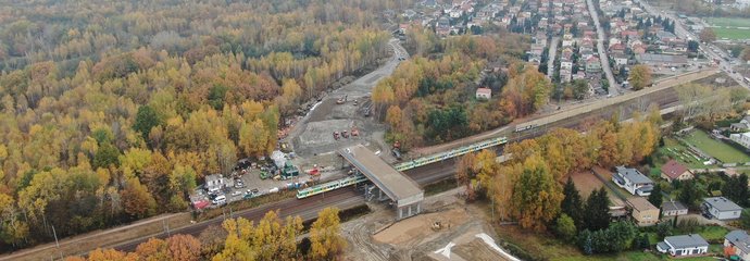Kobyłka - budowa wiaduktu nad torami widok z drona, fot. Artur Lewandowski PKP Polskie Linie Kolejowe S.A.