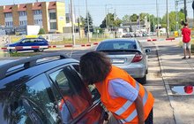 Akcja ulotkowa w Poznaniu ul. Św. Michała, przejazd kolejowo-drogowy fot. Radosław Śledziński 