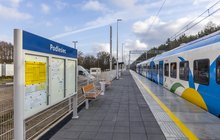 Pociąg przy nowym peronie w Podleścu, fot. Łukasz Bryłowski