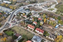 Wiadukt nad torami na ulicy Chełmżyńskiej w Warszawie, widok z lotu ptaka_fot. PLK