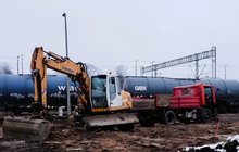 Budowa parkingu przy stacji Koluszki, koparka fot. Mateusz Szrama PLK