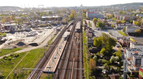 Widok z góry na stację Gdynia Chylonia. fot. Szymon Danielek PLK