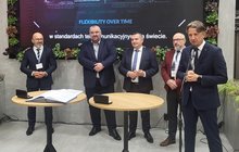 Piotr Kubicki, członek zarządu PLK SA, przemawia na uroczystości podpisania listu intencyjnego z zewnętrznymi partnerami; fot. Gabriela Juszczuk