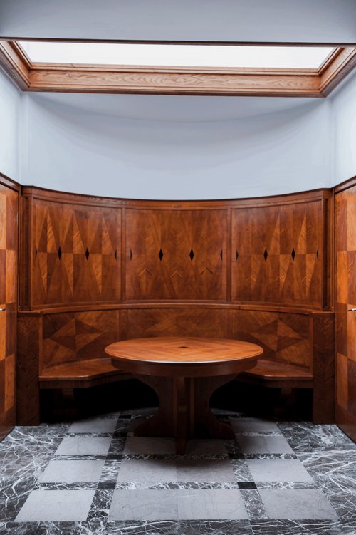 Wnęka usytuowana na półpiętrze na przeciwko wejścia do prezydium