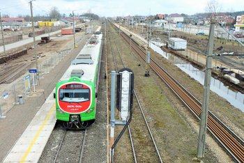Rail Baltica - Szepietowo, pociąg przy peronie tymczasowym, fot. D. Dołubizno, PKP Polskie Linie Kolejowe S.A.
