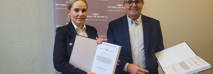 Podpisanie umowy na przejazdy kolejowo-drogowe aut. Radosław Śledziński