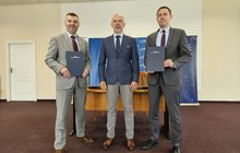 Sygnatariusze listu intencyjnego z podpisanymi egzemplarzami; źródło PKP SA