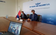 Podpisanie umowy przez reprezentantów PKP Polskich Linii Kolejowych S.A.