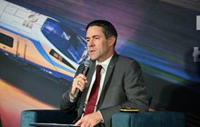 Prezes PLK SA Piotr Wyborski wypowiada się na konferencji prasowej, fot. Marcin Kmieciński PAP