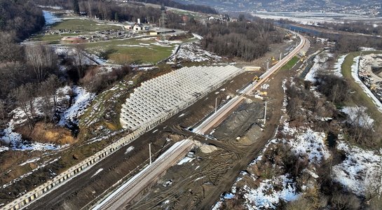 Betonowe zabezpieczenie osuwiska w Rdziostowie, widok z lotu ptaka, fot. Krzysztof Dzidek