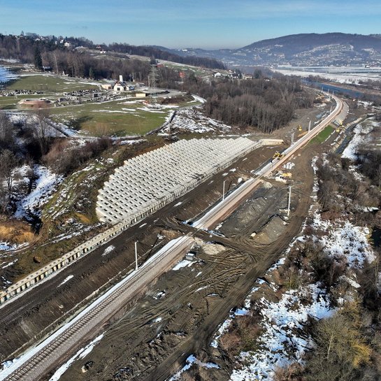 Betonowe zabezpieczenie osuwiska w Rdziostowie, widok z lotu ptaka, fot. Krzysztof Dzidek