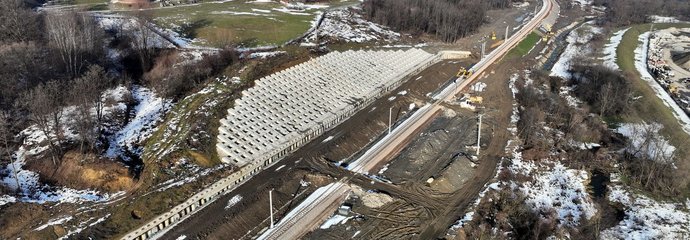 Betonowe zabezpieczenie osuwiska w Rdziostowie, widok z lotu ptaka, fot. Krzysztof Dzidek