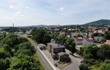 Przystanek Sobótka z miastem w tle. Fot. R. Mitura