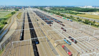 Pociągi towarowe na nowych torach do portu Gdańsk. fot. Szymon Danielek PKP PLK (1)
