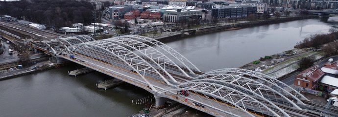 Widok z lotu ptaka na trzy nowe mosty kolejowe w Krakowie od strony ul. Starowiślnej, fot. Piotr Hamarnik
