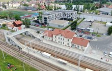 Stacja Nowy Targ - zmodernizowane perony, nowa kładka nad torami z windami, fot. Krzysztof Dzidek