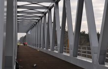 Kratownica mostu kolejowego nad Narwią na linii Ostrołęka-Chorzele. Widać most od środka gdzie będą tory. fot. Anna Znajewska-Pawluk PLK