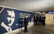 Prezes PLK SA, Ireneusz Merchel wypowiada się na odsłonięciu muralu z wizerunkiem Romana Dmowskiego na stacji Warszawa Wschodnia, fot. Anna Znajewska-Pawluk