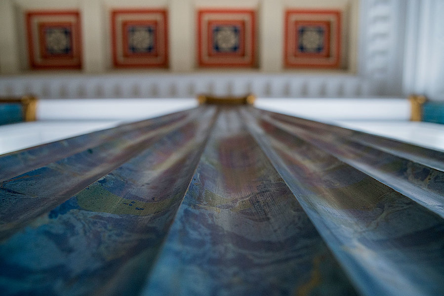 Pilaster z turkusowego stiuku