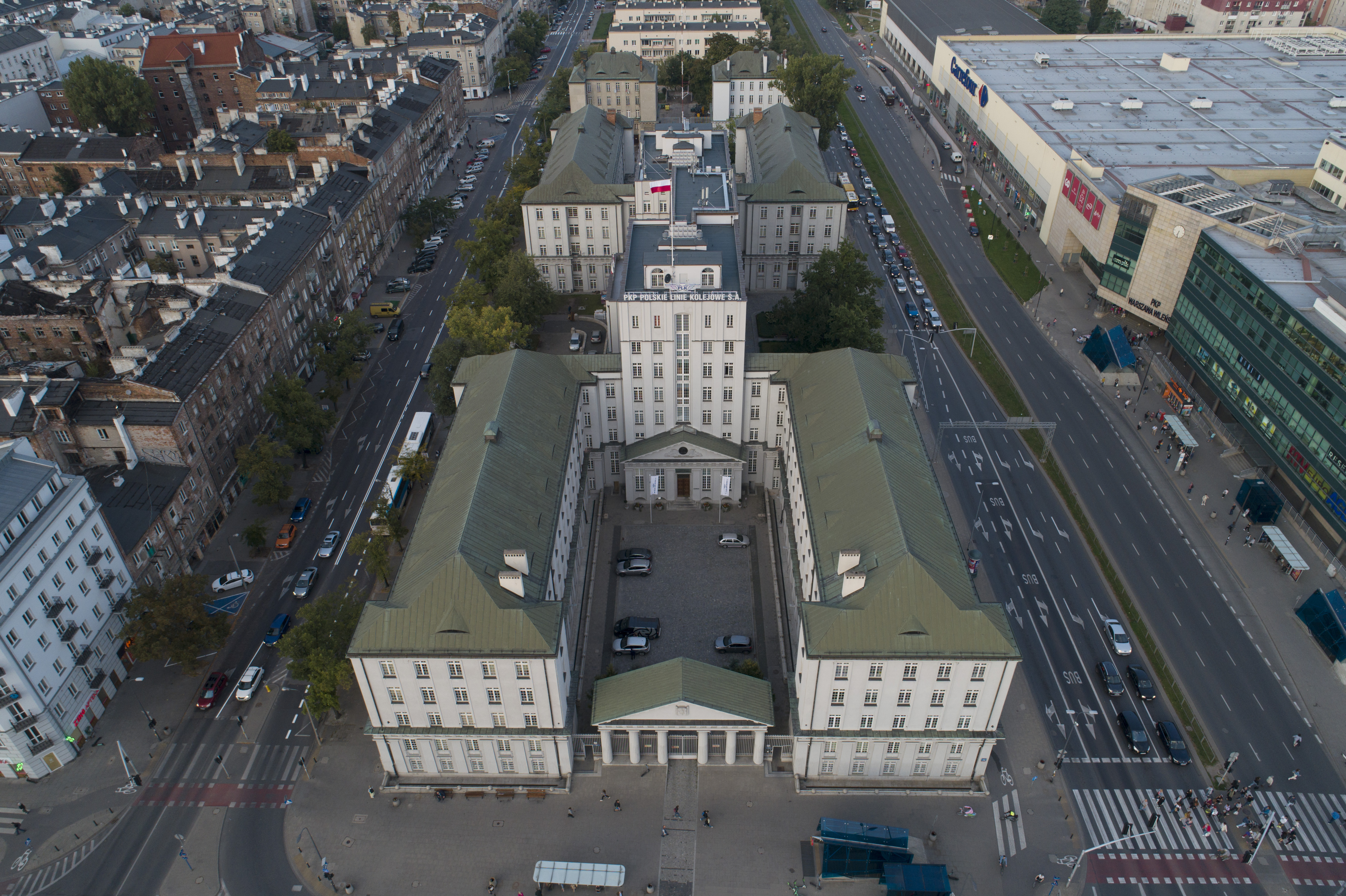 Widok z drona na budynek Centrali.