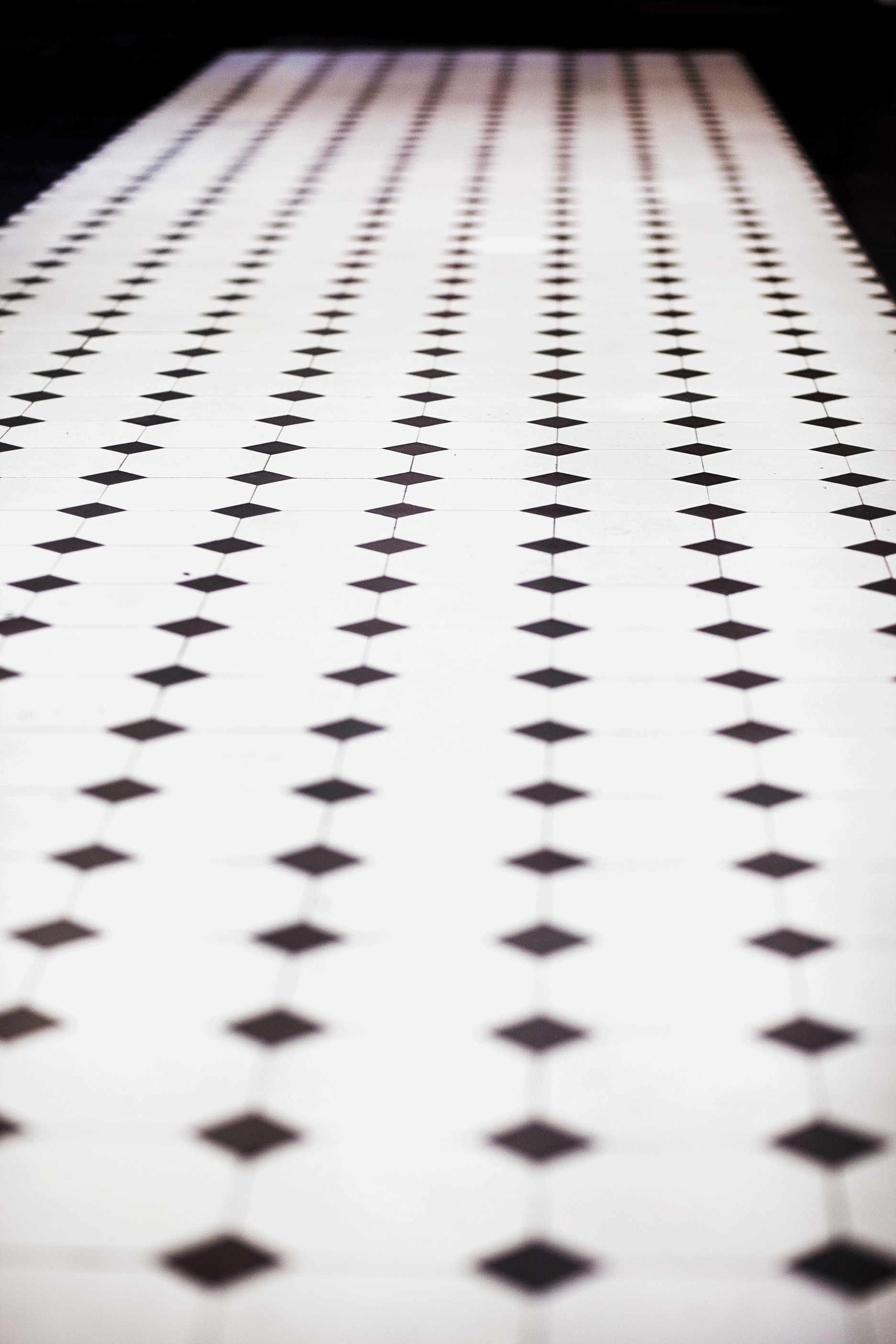 Oryginalna posadzka w głównych łącznikach obiektu.