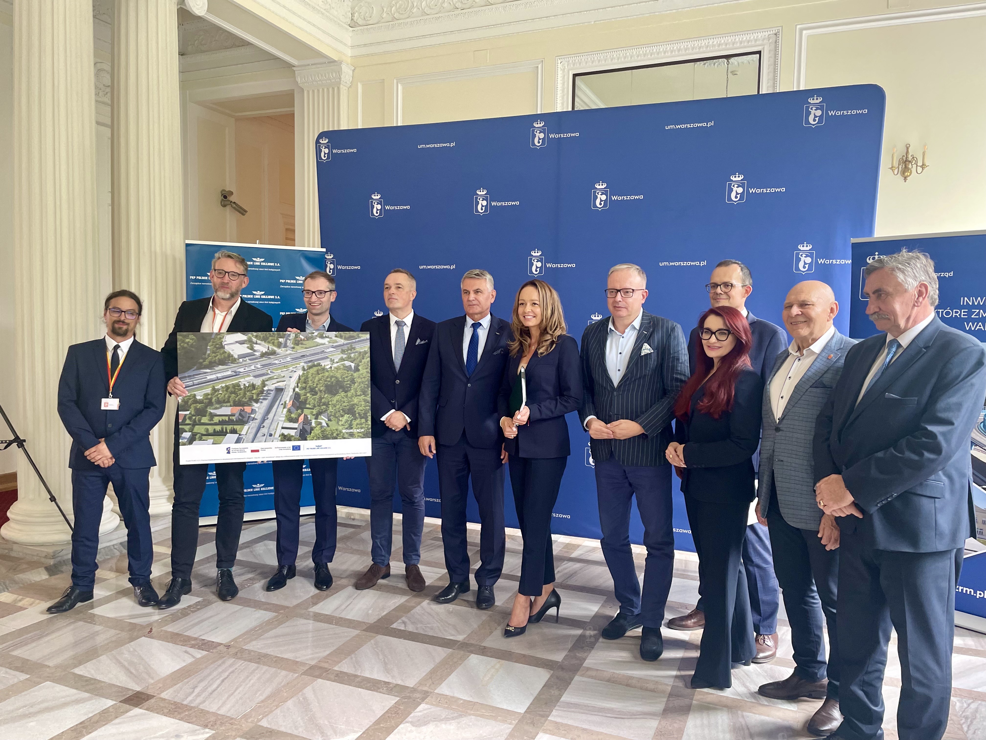 Na zdjęciu uczestnicy spotkania w sprawie podisania umowy na wiadukt na ul. Marsa w Rembertowie.fot. Anna Znajewska Pawluk